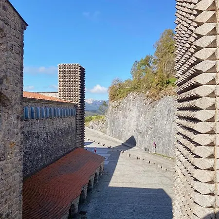 Iraipe Santuario De Arantzazu Отель 3*