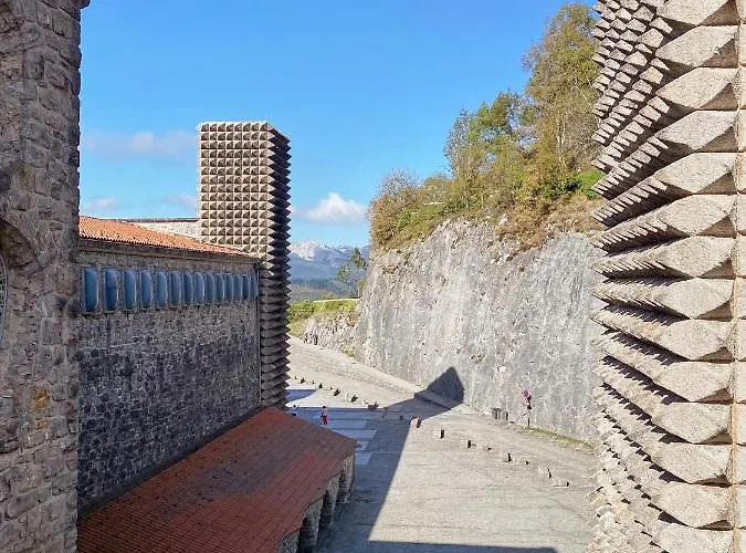 Iraipe Santuario De Arantzazu Hotel 3*