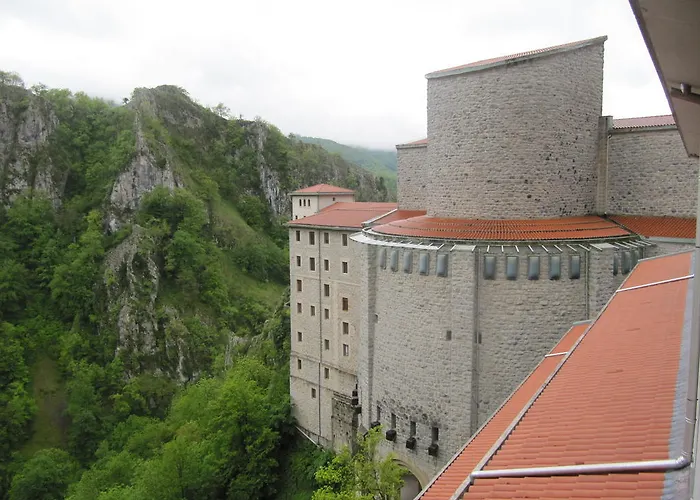 Iraipe Santuario De Arantzazu Hotel Oñate