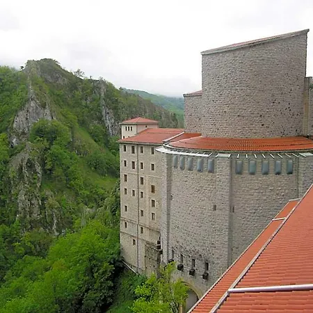 Hotel Iraipe Santuario De Arantzazu 3*