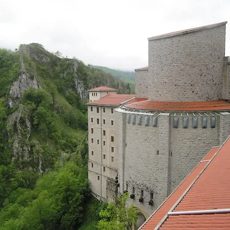 Iraipe Santuario De Arantzazu Hotel Oñate